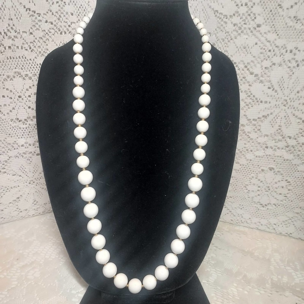 Vintage Monet Necklace White Round Graduated Beads Costume Jewelry